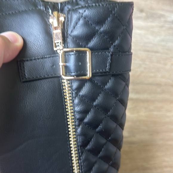Just fab size10 boots little scuffs on the front, missing one prong on buckle - Picture 8 of 8